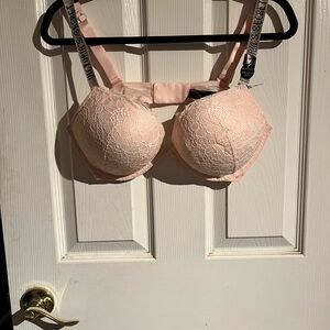 Elegant Lace Push-Up Bra in Blush Pink